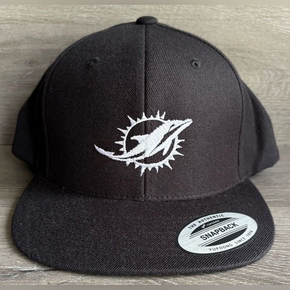 Miami Dolphins Custom Embroidered Snapback hat NWT Black/White - Picture 1 of 3